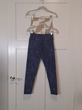 Aerie Chill Play Move Lot Of 2 Cropped Leggings Size Small Blue Taupe & White